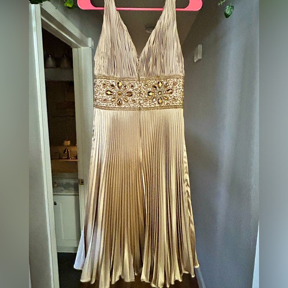 Cache Luxe Gold Dress embedded Jewels - Picture 3 of 8